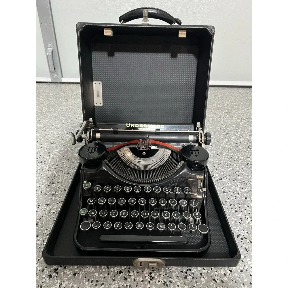 Vintage Underwood Universal Typewriter w Case Black Tested Works